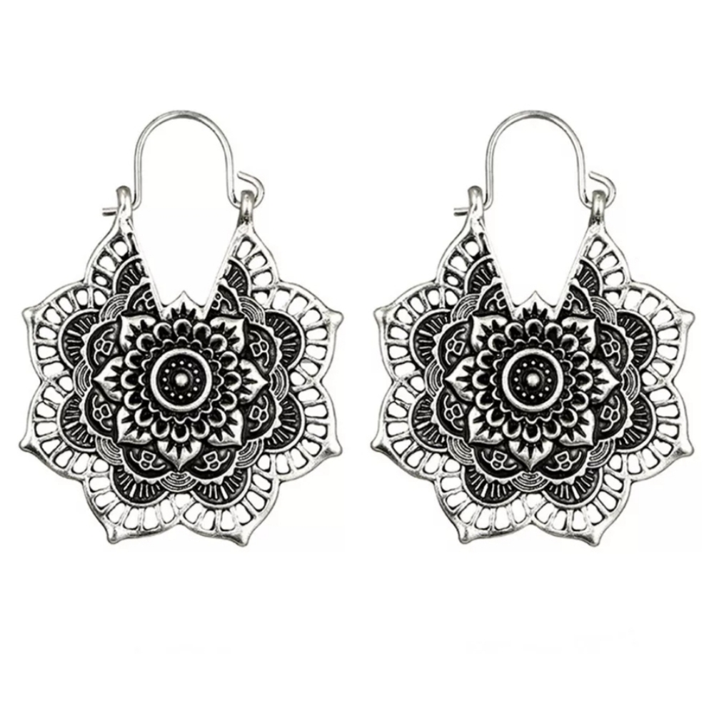 ♡Tessa♡ Flower Earrings - Picture 3 of 3